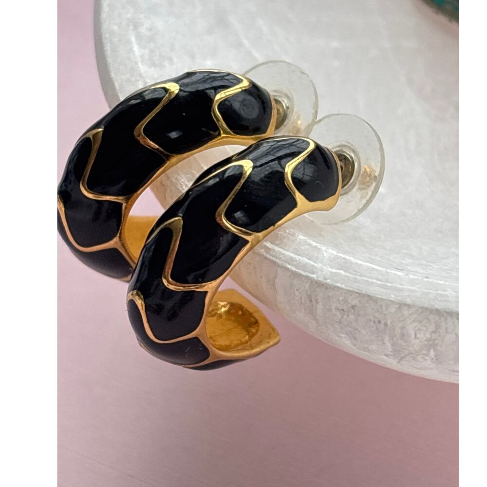Enamel Vintage Hoop Back Black Gold Pierced Earrings - Picture 5 of 8